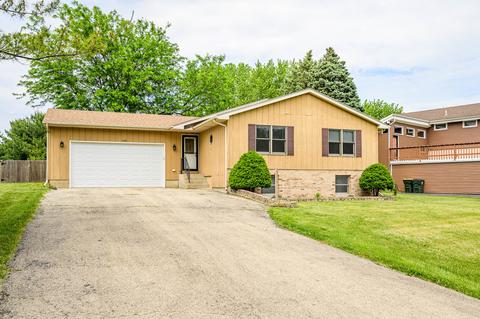 1258 Holiday Dr, Somonauk, IL 60552