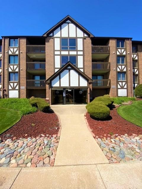10320 S Central Ave #201, Oak Lawn, IL 60453