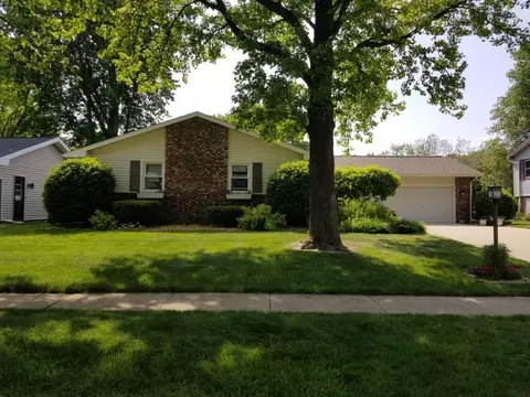 2307 Brookshire Dr W, Champaign, IL 61821