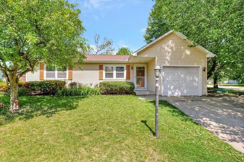 1820 Scottsdale Dr, Champaign, IL 61821