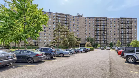 6340 Americana Dr #1106, Willowbrook, IL 60527
