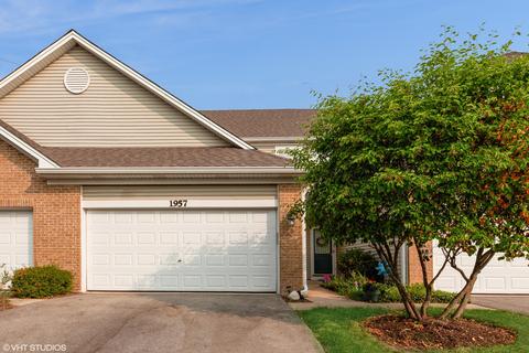 1957 Golden Gate Ln #G, Naperville, IL 60563