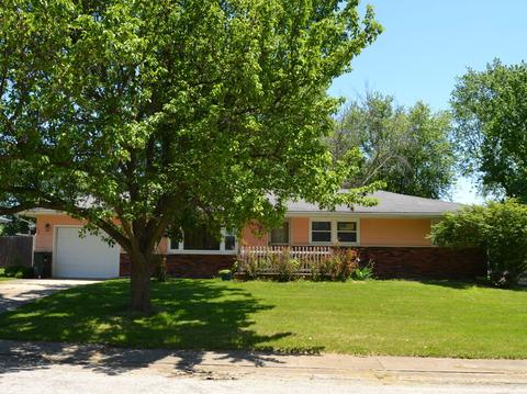 18 Holly Dr, Clinton, IL 61727