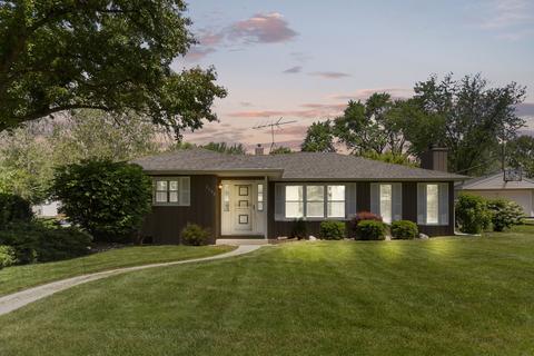 2300 Grouse Ln, Rolling Meadows, IL 60008