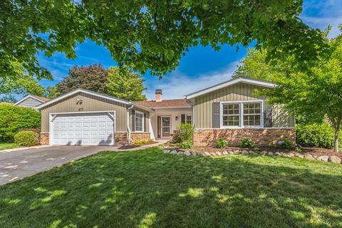 411 Sandy Ln, Libertyville, IL 60048