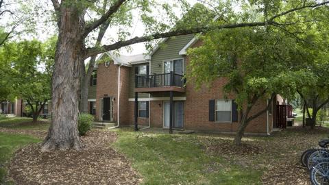 1521 Raymond Dr #102, Naperville, IL 60563