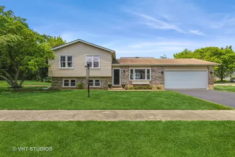 596 Roosevelt Ct, Grayslake, IL 60030