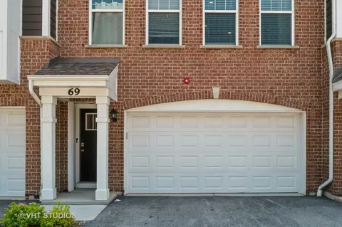 69 Timber Wolf Dr, Wheeling, IL 60090 photo 2