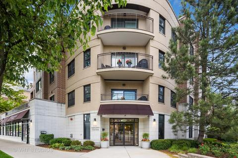 586 Crescent Blvd #205, Glen Ellyn, IL 60137