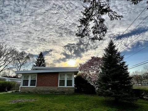 833 Leamington Ave, Wilmette, IL 60091