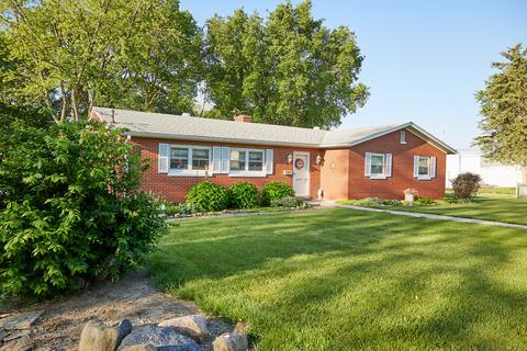 2404 Pearl St, Peru, IL 61354
