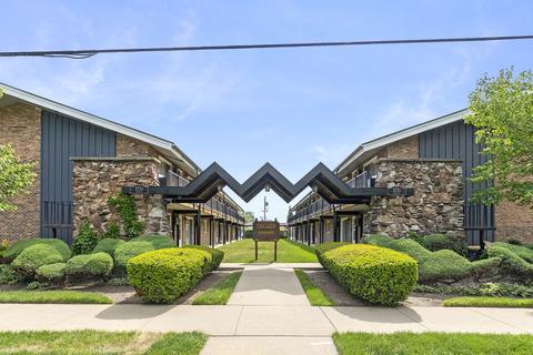 3721 Ruby St #205S, Schiller Park, IL 60176