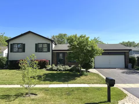 840 Windemere Ln, Lake Zurich, IL 60047