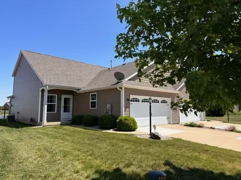 2206 S Cyprus Pt, Urbana, IL 61802