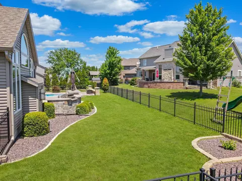 2003 Stone Mountain Blvd, Bloomington, IL 61704 photo 4