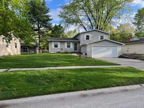 2205 Blackthorn Dr, Champaign, IL 61821