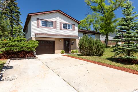 9144 Sycamore Dr, Hickory Hills, IL 60457