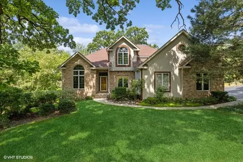 7413 Edgewood Ct, Spring Grove, IL 60081