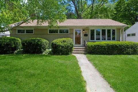 524 Ames St, Libertyville, IL 60048