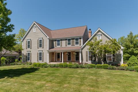 550 Stony Hill Ln, Crystal Lake, IL 60014