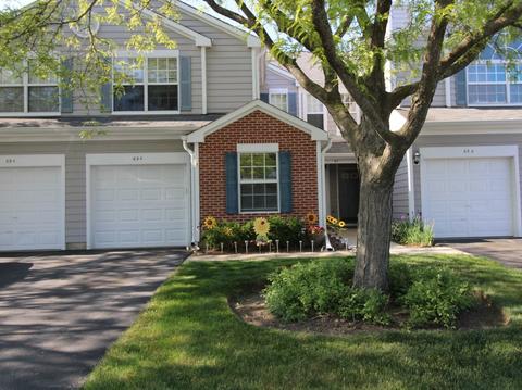 65 Adams Ct, Streamwood, IL 60107