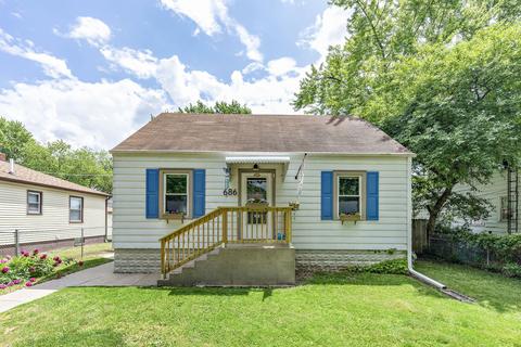 686 N 9th Ave, Kankakee, IL 60901