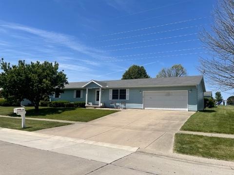 67 Kirkwood Dr, Clinton, IL 61727
