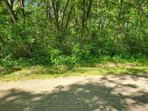 13 Magnolia Ct, Putnam, IL 61560