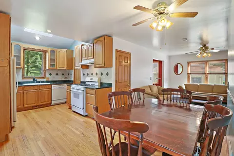 608 N Harrison St, Algonquin, IL 60102 photo 2