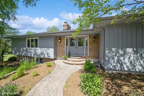 9012 Robin Hill Dr, Woodstock, IL 60098