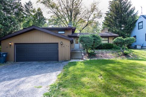 2742 E Bonnie Brook Ln, Waukegan, IL 60087