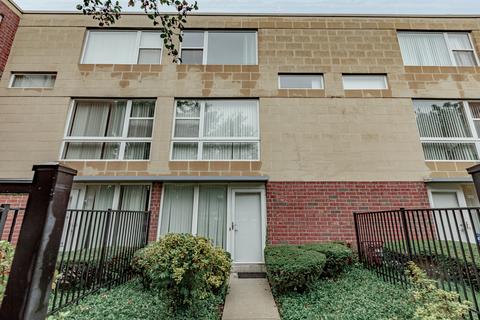 118 E 32nd St, Chicago, IL 60616