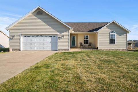 508 E Clay St, El Paso, IL 61738