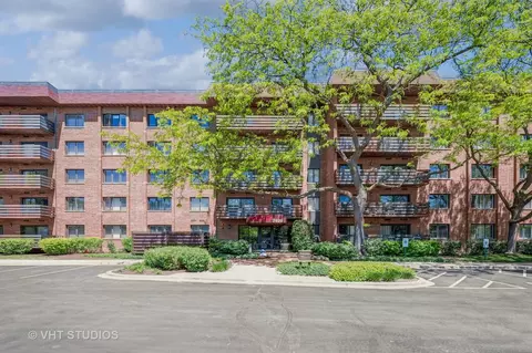 2020 Chestnut Ave #109, Glenview, IL 60025