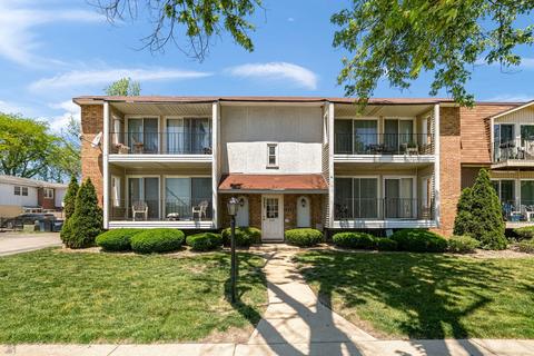 5648 W 105th St, Oak Lawn, IL 60453
