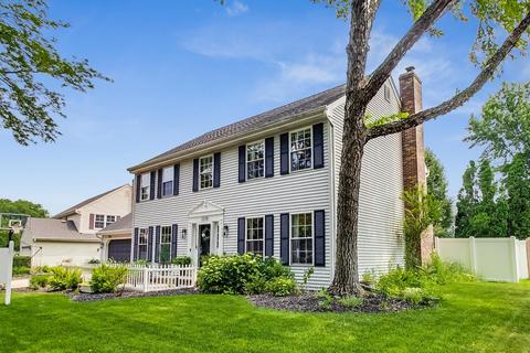 2230 Forest Ridge Rd, Saint Charles, IL 60174