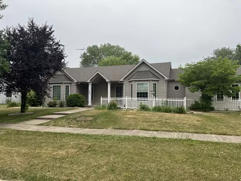 740 Meadowood Ln, Wilmington, IL 60481