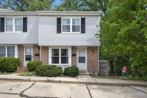 215 N Washington St #F, Wheaton, IL 60187