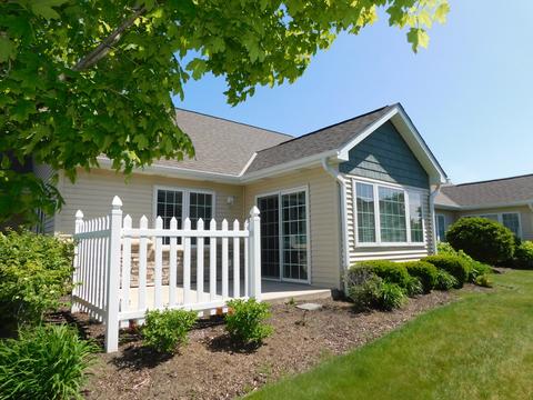 2147 Waterbury Ln E #2147, Sycamore, IL 60178