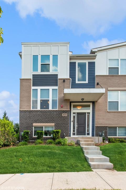 29 W703 Cambridge St, Warrenville, IL 60555