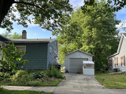 402 E Jackson St, Bloomington, IL 61701 photo 2