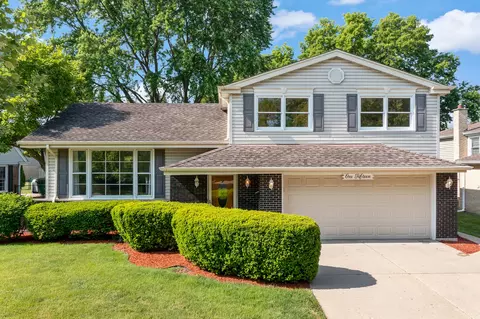 115 W Pickwick Rd, Arlington Heights, IL 60005