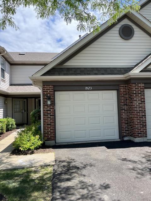1923 Grove Ave, Schaumburg, IL 60193