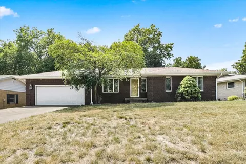 8 Foothill Rd, Monticello, IL 61856