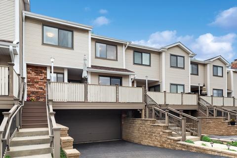 1003 Sussex Dr, Northbrook, IL 60062