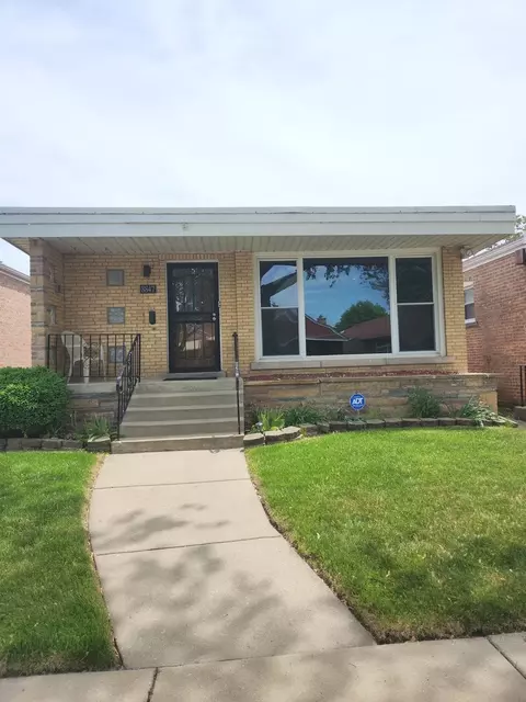 8847 S Paxton Ave, Chicago, IL 60617
