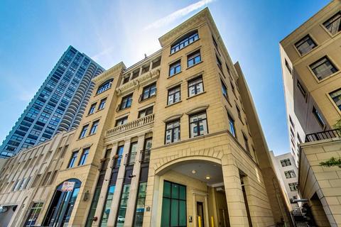 2042 N Clark St #4N, Chicago, IL 60614