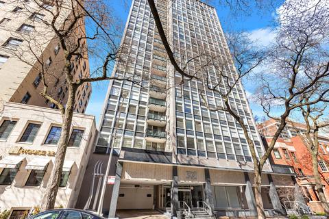 30 Elm St #9F, Chicago, IL 60611