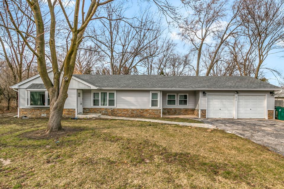  2930 Dundee Rd, Northbrook, IL 60062 photo 1