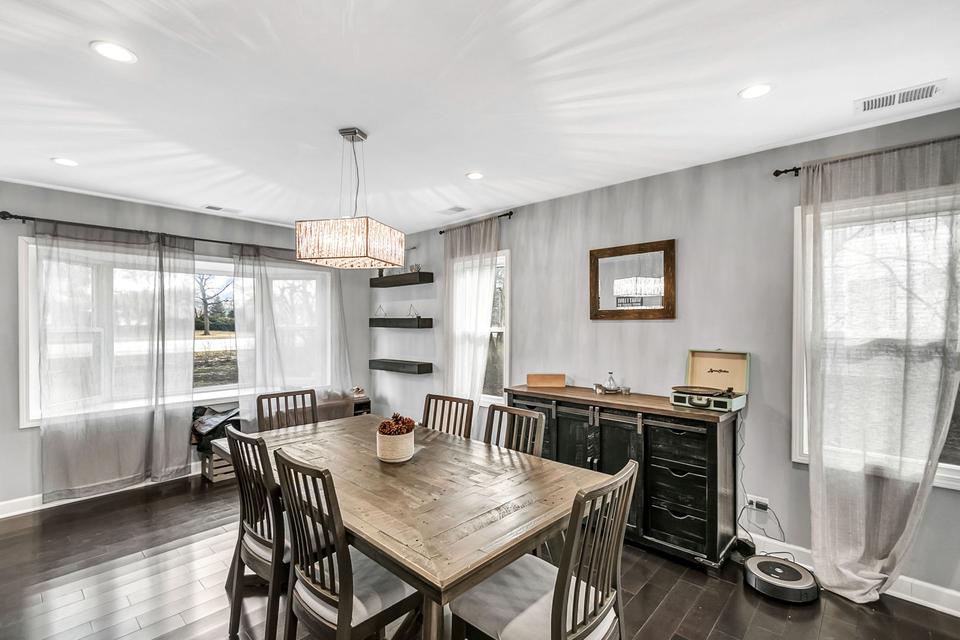  2930 Dundee Rd, Northbrook, IL 60062 photo 2